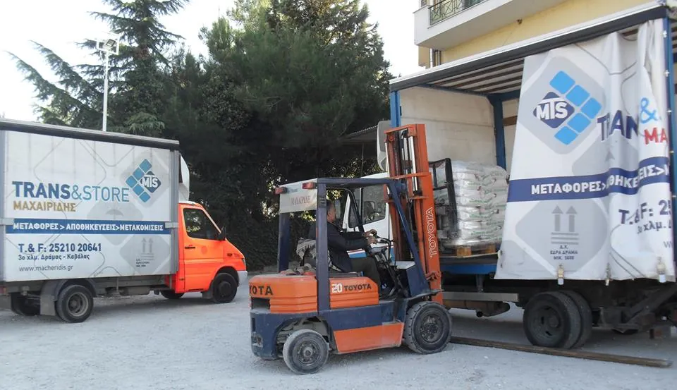 Φόρτωση εμπορευμάτων με κλαρκ